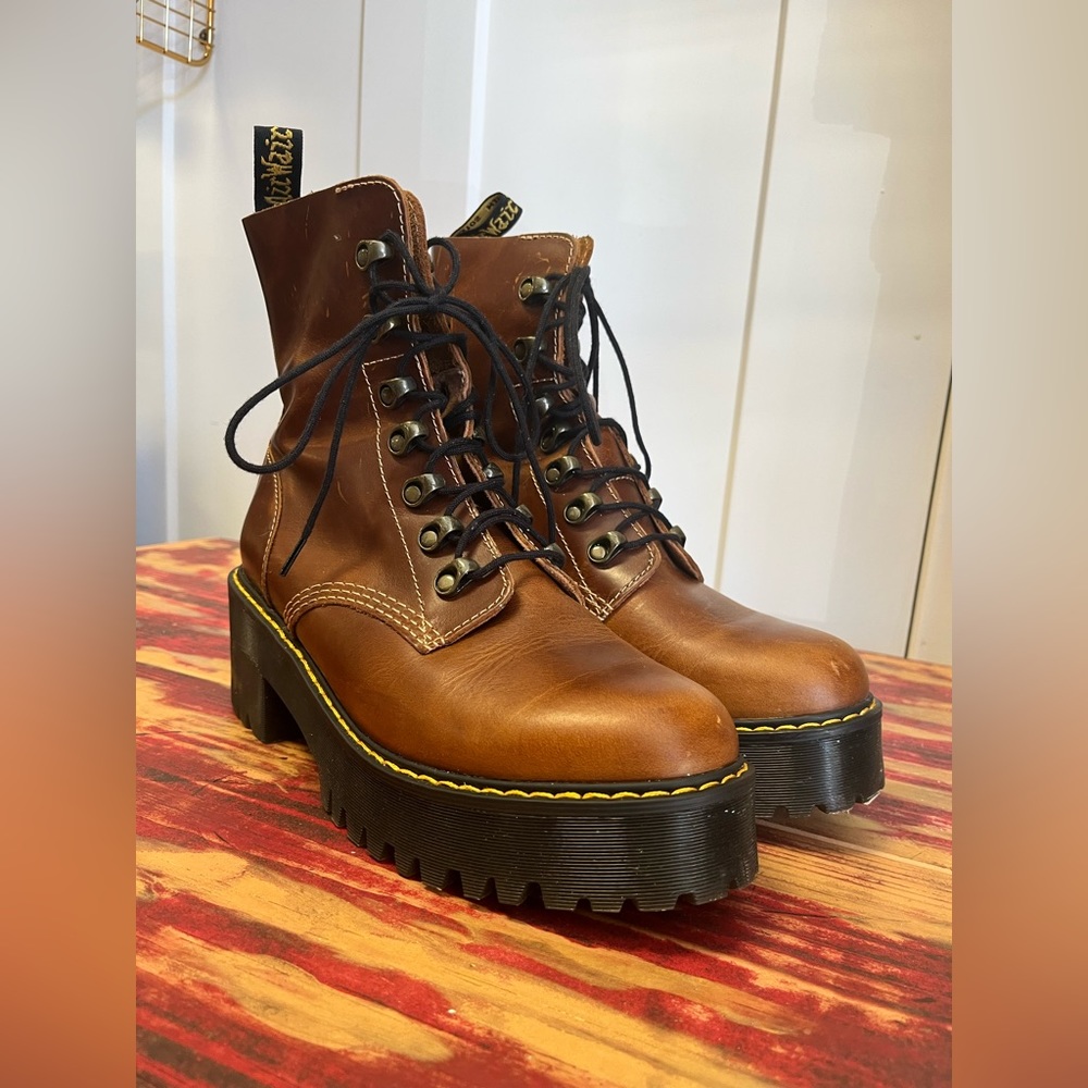 Dr Martens Leona platform boots